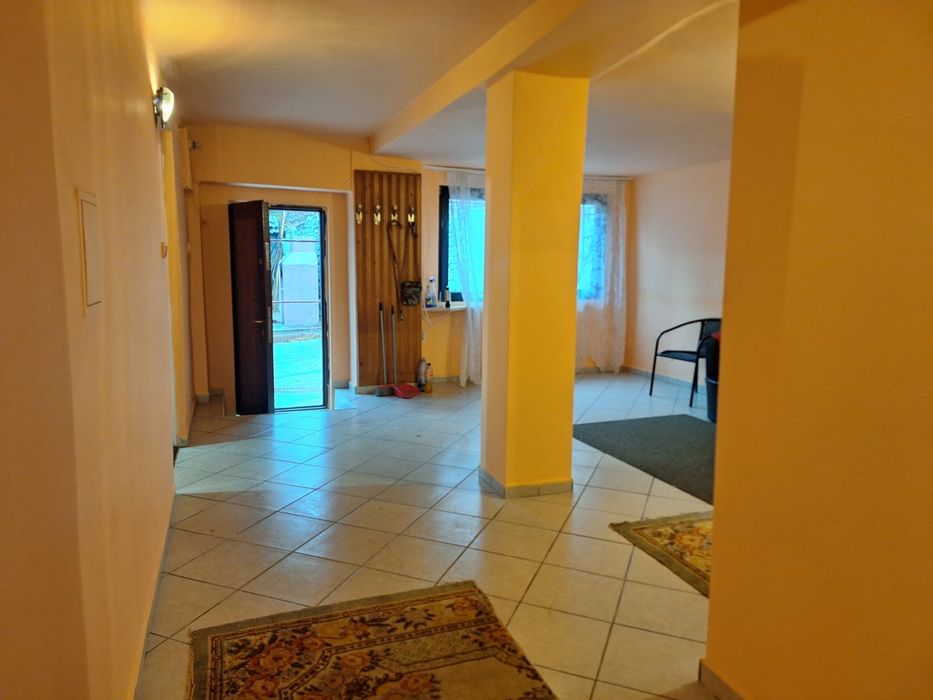 Vând casa la Baile Herculane