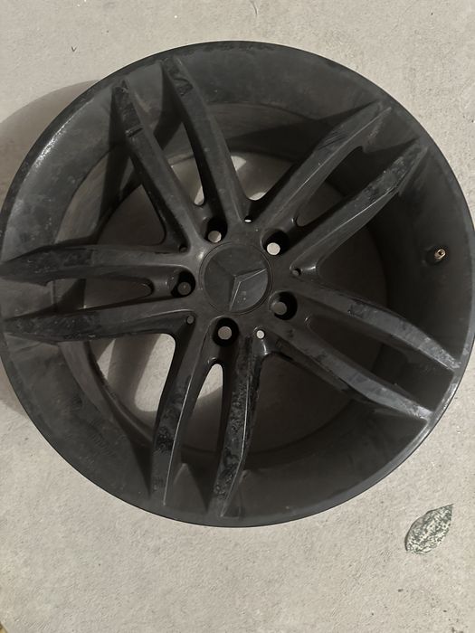 Vind jante Mercedes c220 în stare foarte buna , nu sunt zgîriate.