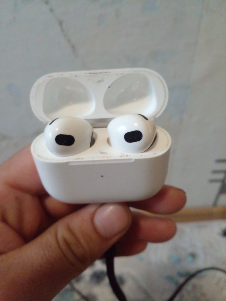 3 AirPods все работает