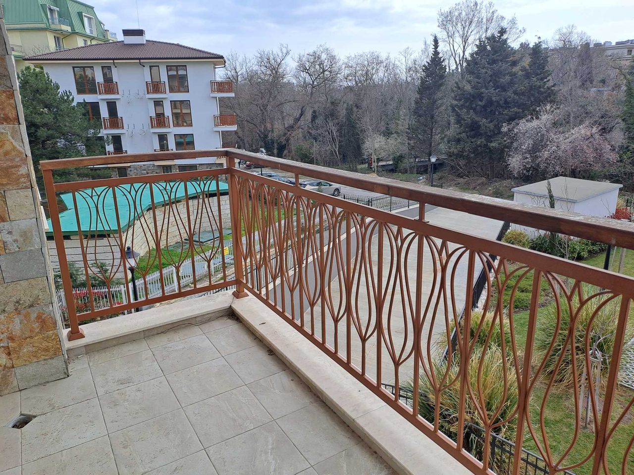 Продава се Двустаен апартамент в к.к. Св.Св. Константин и Елена - 77 кв.м за 2088 €/кв.м - Снимка #3