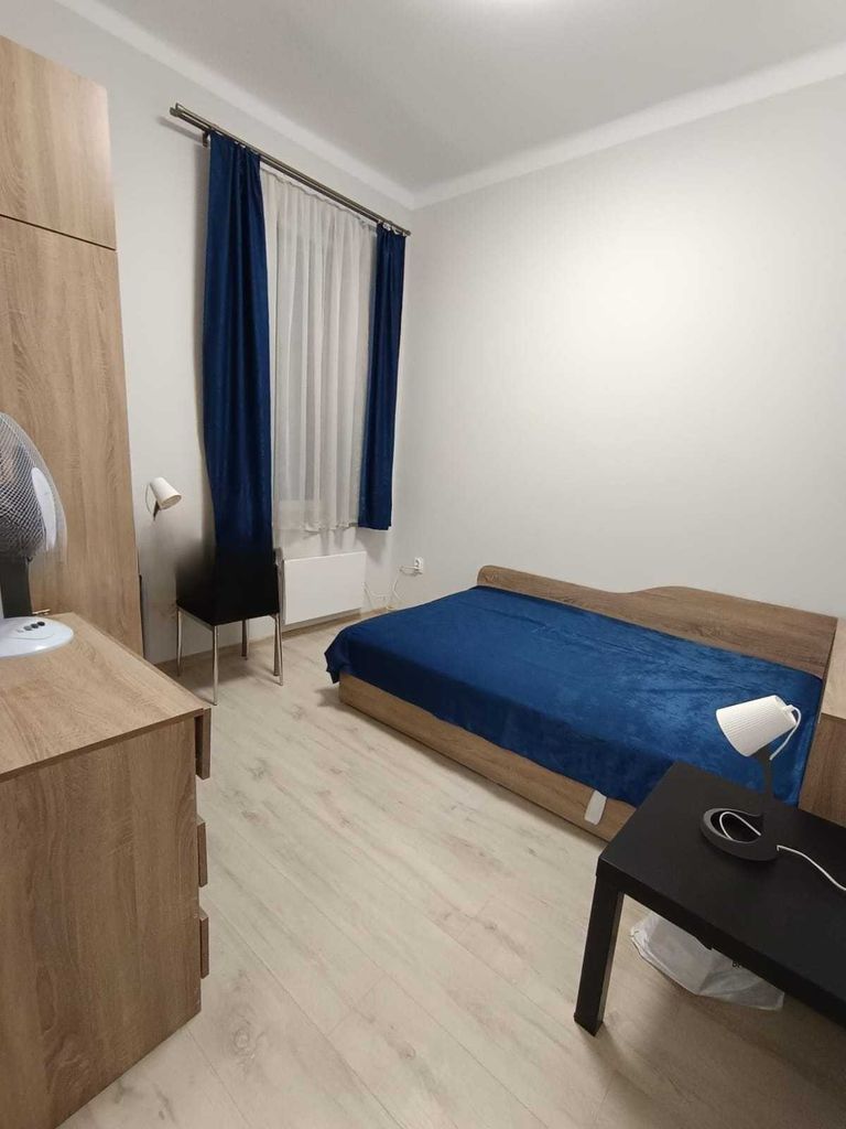 Дава се под наем Тристаен апартамент в София, Център - 70 кв.м за 600 € - Снимка #4