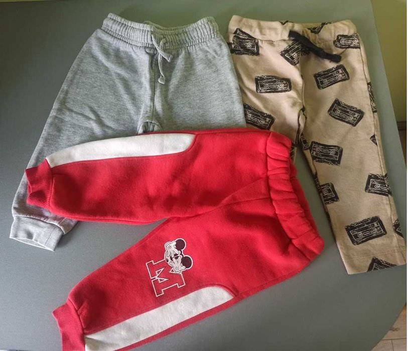 Лот бебешки дрешки 9-12 мес.
Лот бебешки дрешки 9-12 мес.