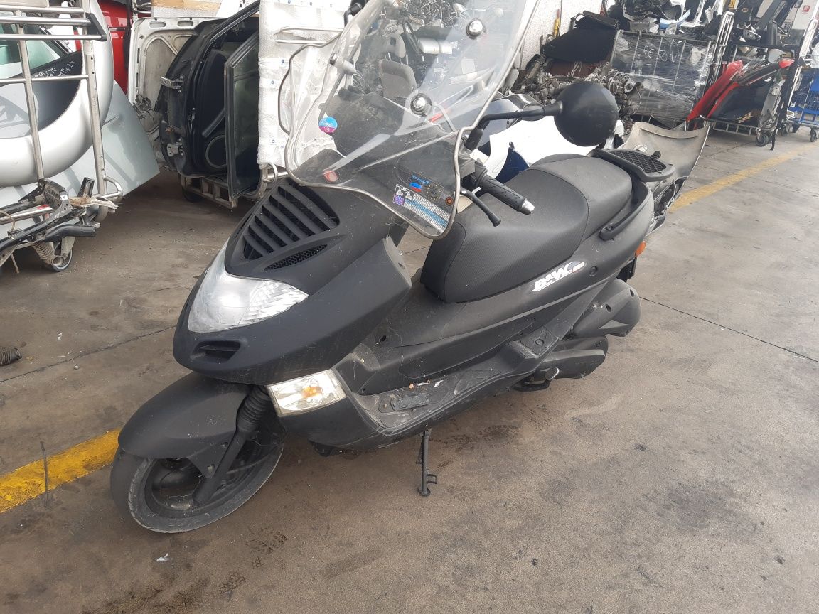 Мотоциклет(скутер)Кимко (Kymco B & W 250)-на части