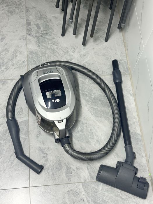 Продается пылесос LG