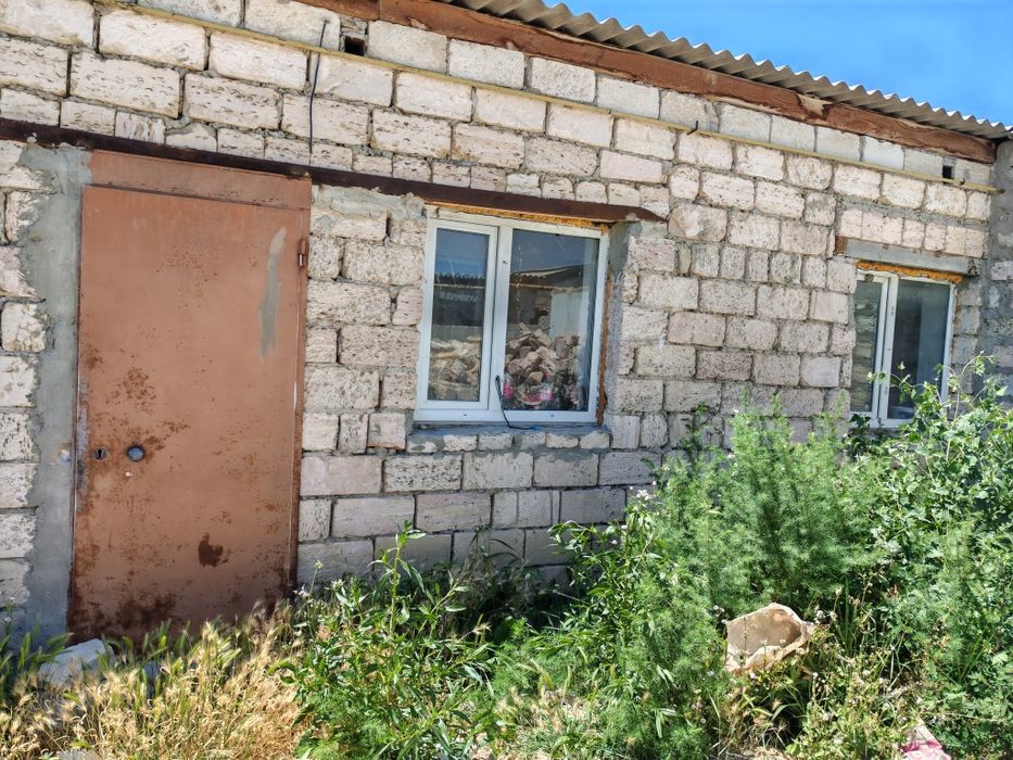 Новый дом. Сдаю 2 ком дом рядом школа школа, поликлиника, детский сад.