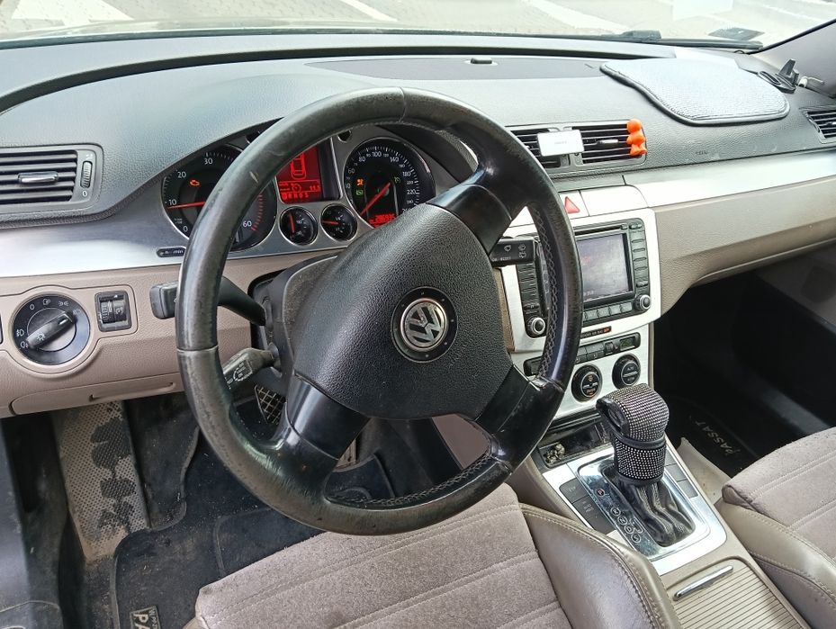 Vând volkswagen passat b6
