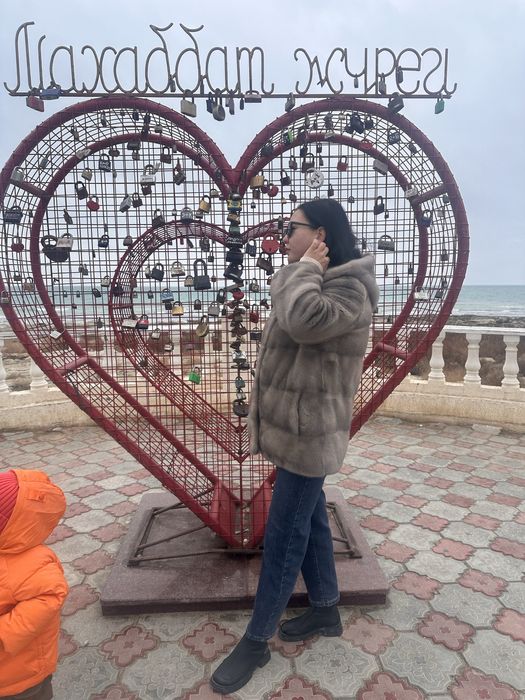 Тап таза шуба сатылады.