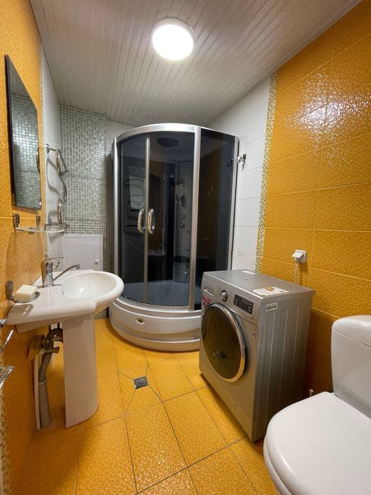 Продается 2 х ком метро новза с мебелью