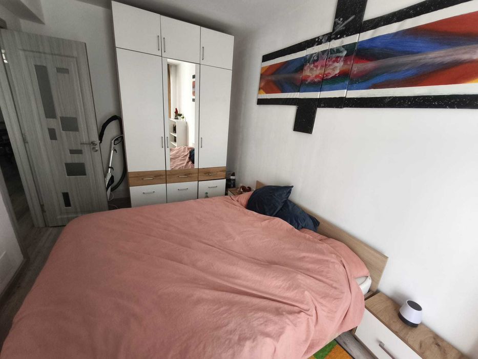 Inchiriez Apartament 42 mp2