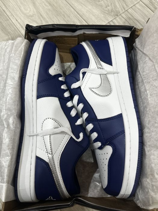 Продаю новые кроссовки за 5000тг