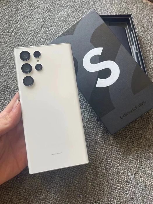 Samsung Galaxy S22 Ultra Alb Perlat 12GB RAM -256 GB memorie