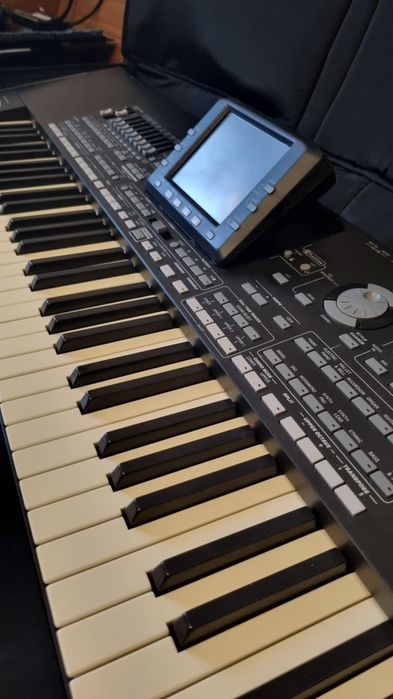 Korg pa3x ,76 keys husa plus stativ