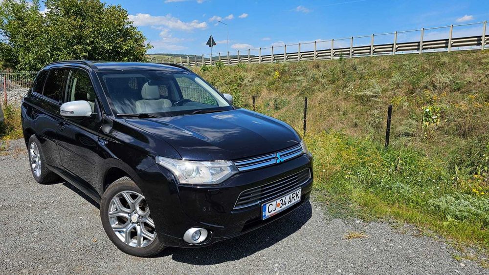 Mitsubishi Outlander PHEV 4X4 FULL