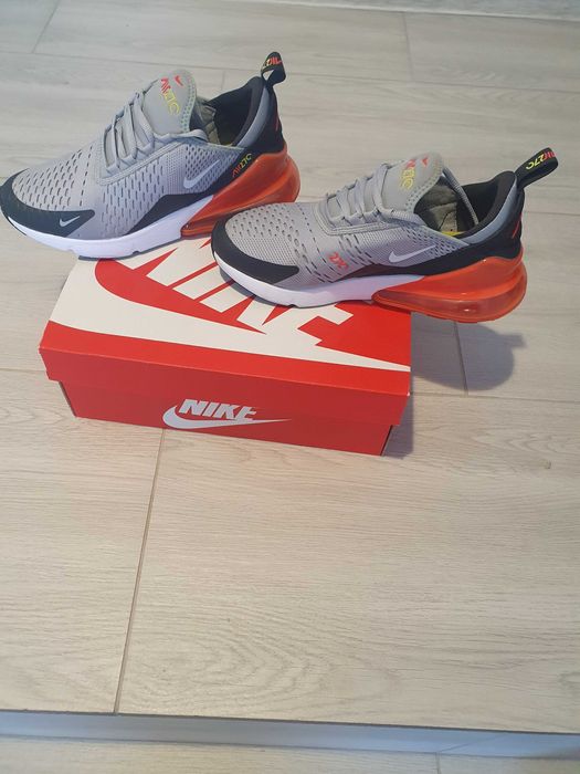 Adidași Nike Air Max 270 Damă