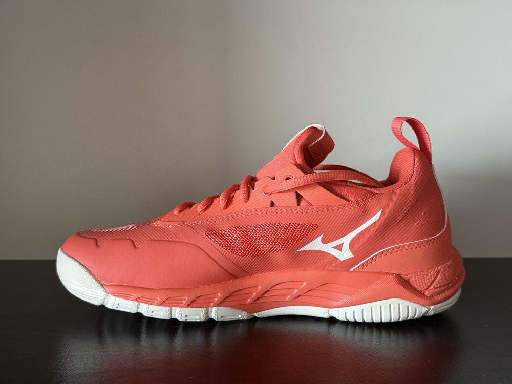 Mizuno Wave Luminous Volleyball 39номер 25см Стелка Нови с Кутия