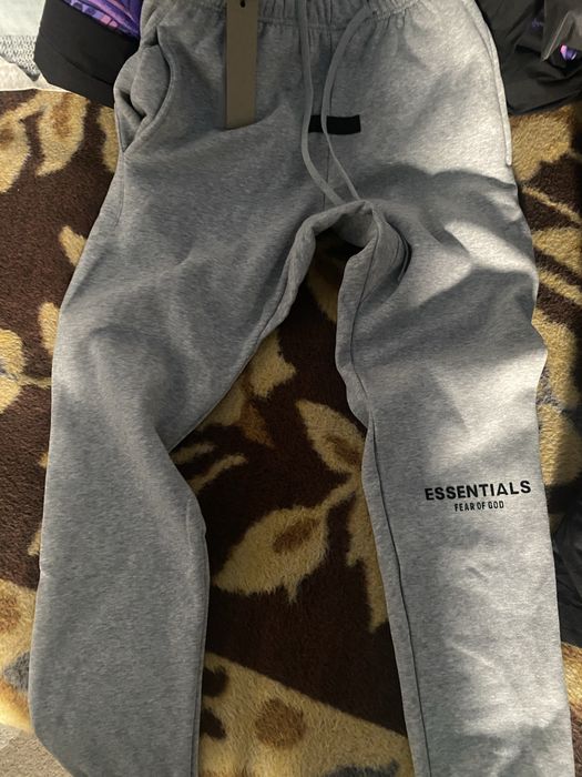 pantaloni essentials