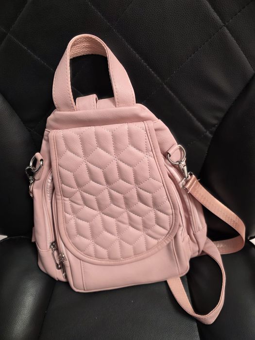 Нова дамска чанта - раница