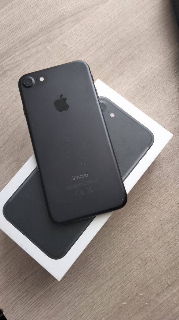 Поодам срочно IPhone 7, б/у,но в отличном состоянии,почти как новая