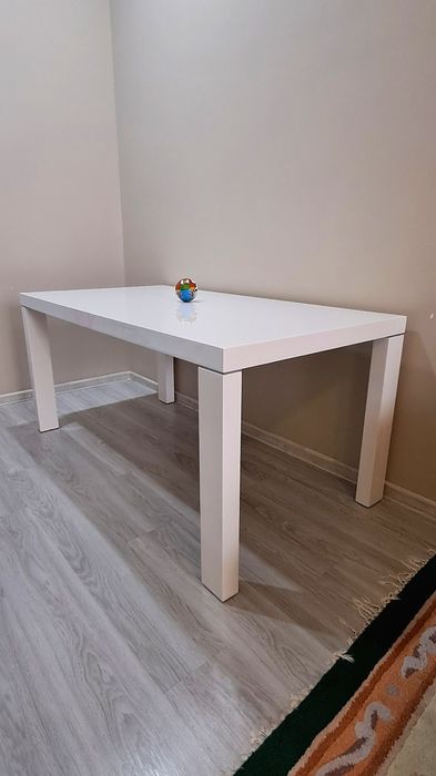 Стол, цвет белый качественный, стол для гостиной, гостевой, кухонный