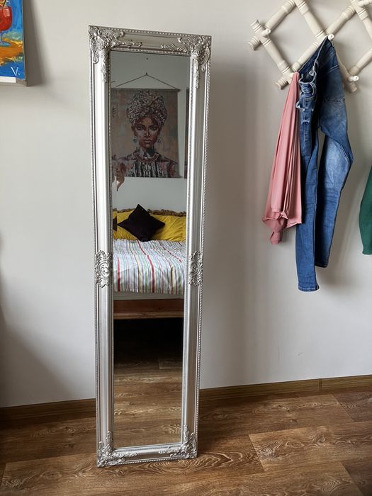 Голямо стоящо огледало