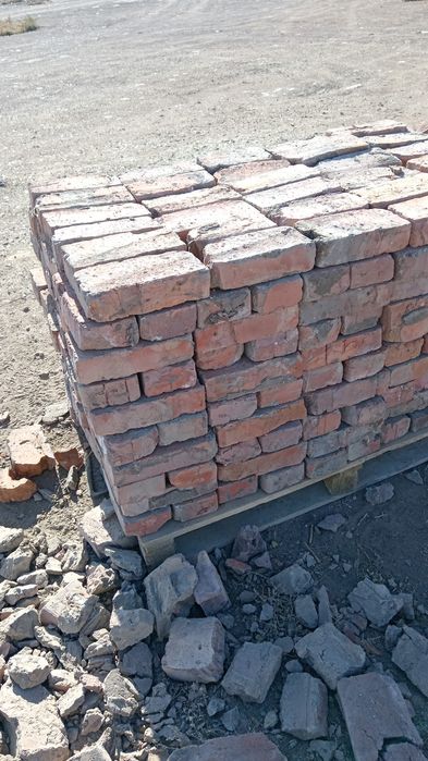 Кирпич по 60тг 1 штука  б/у
