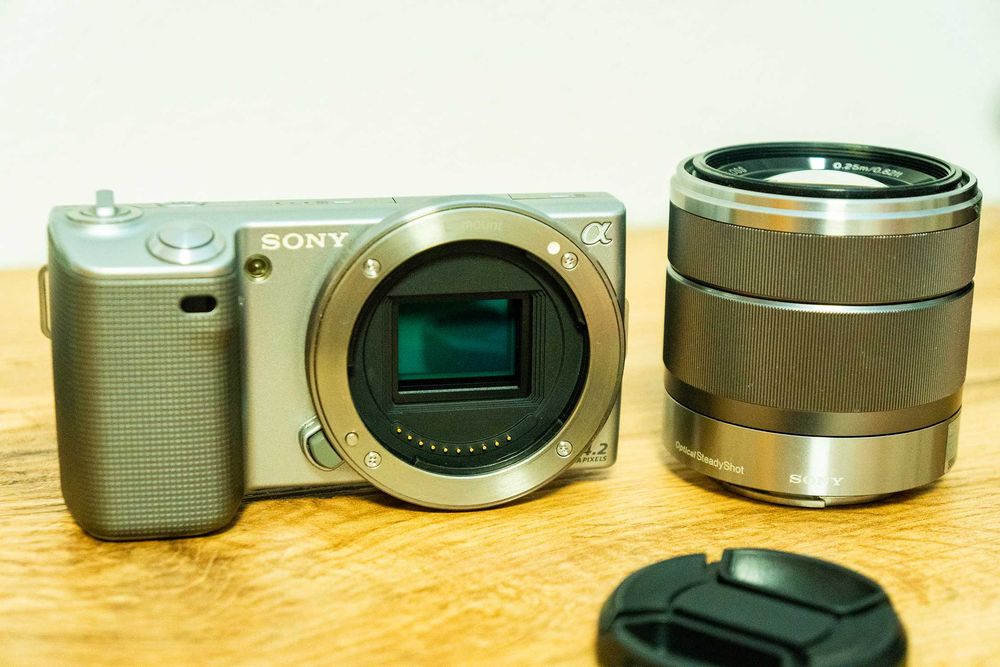 Sony Nex5 Aparat Foto Mirrorless APS-C si obiectiv 18-55 OSS