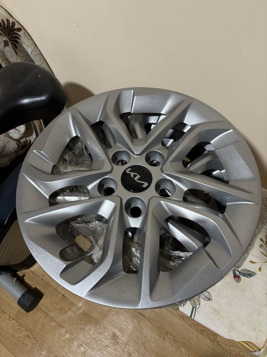 Kia комплект оригинальных колпаков R16 в новом состоянии