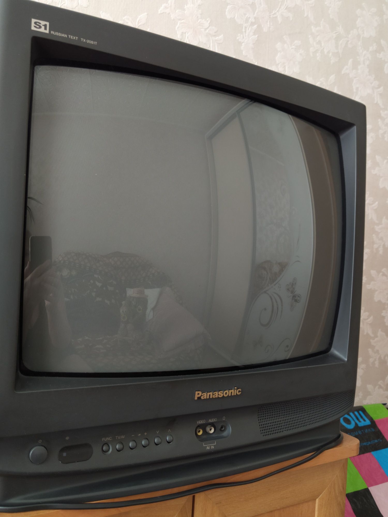 Телевизор Panasonic цветной с пультом