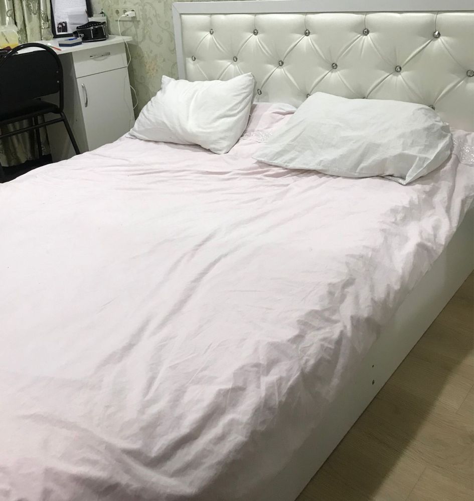 Двухместная кровать