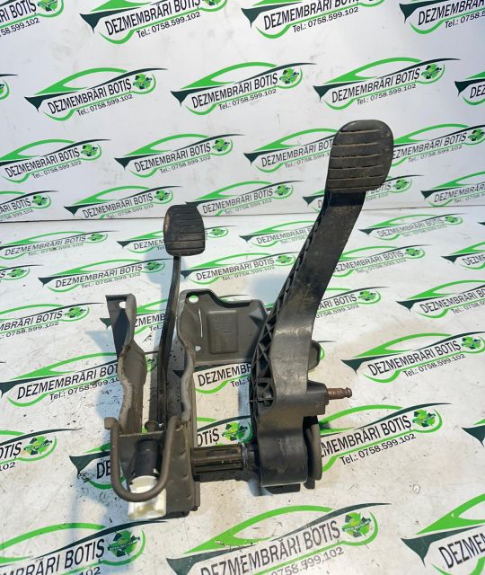 Pedala frana Dacia Logan prima generatie (facelift)