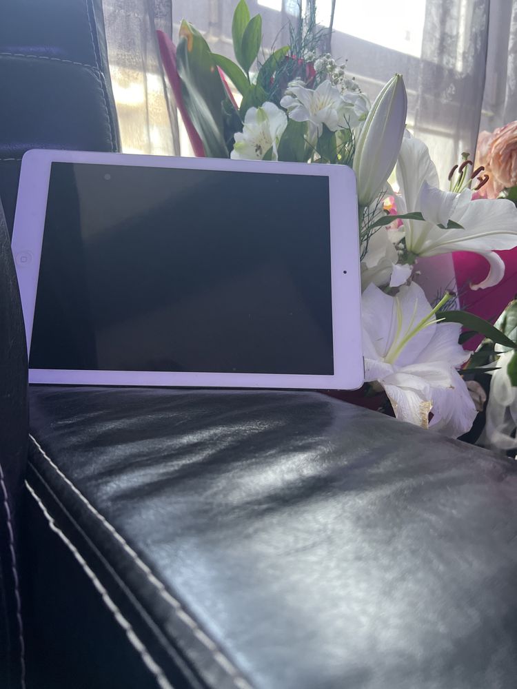 Таблет Apple Ipad Air