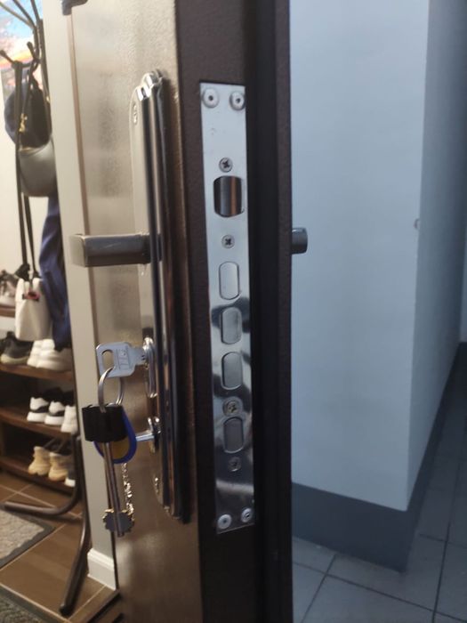 Замена замков ремонт замков,вскрытие замков работаем 24/7