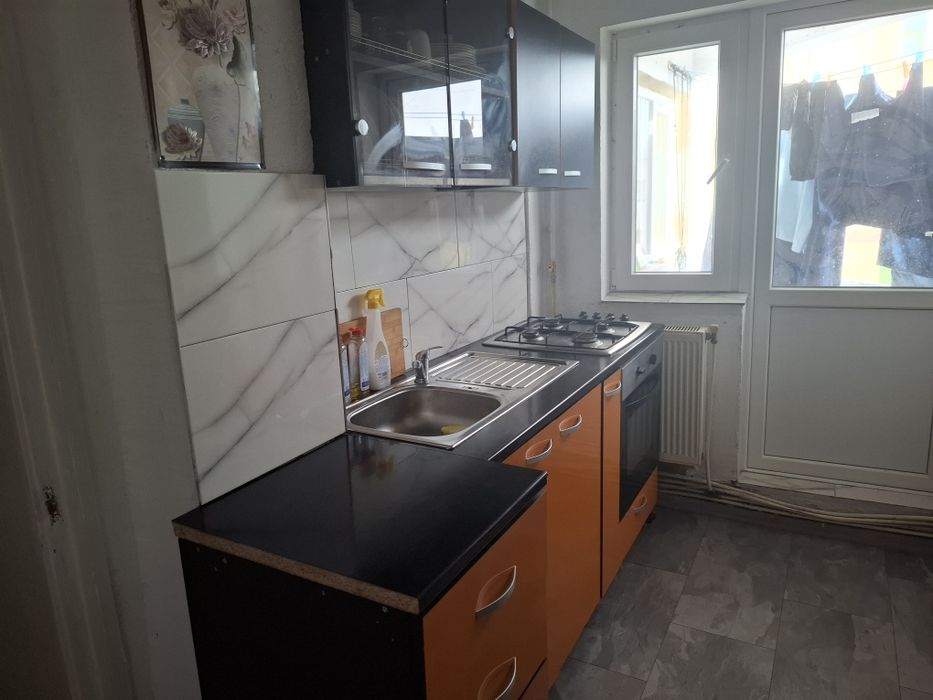 Închiriez apartament