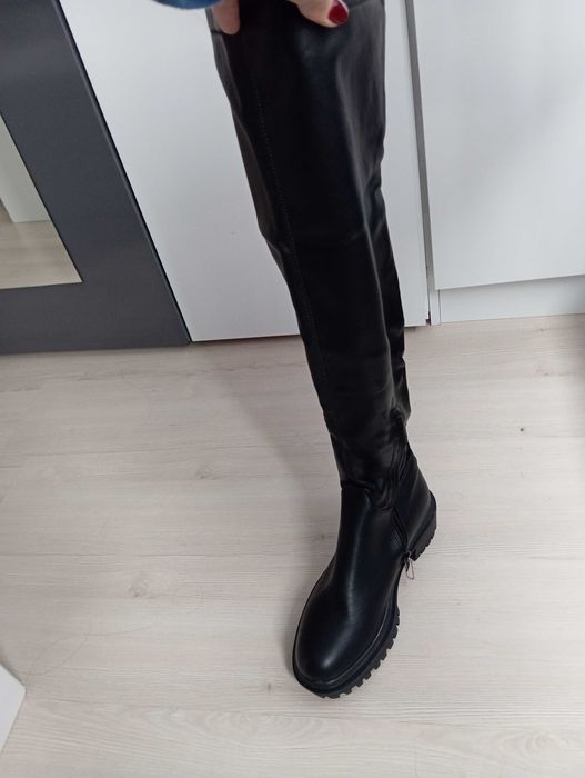 Чисто нови ботуши над коляното номер 40,но по скоро 39,5