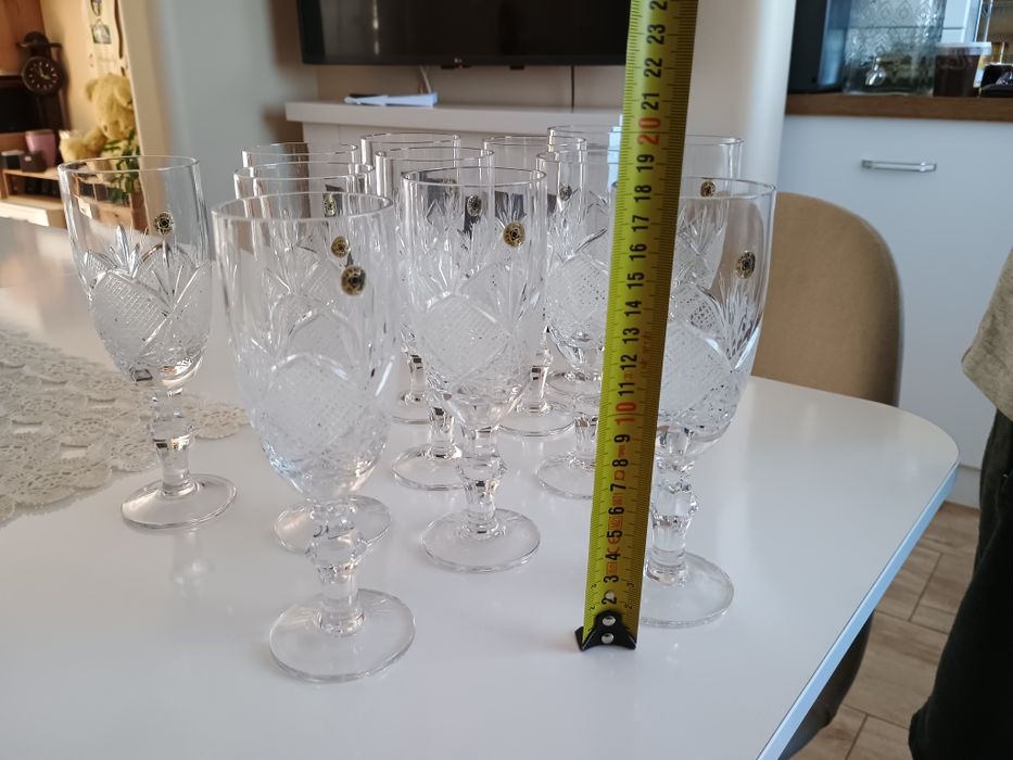 Кристални чаши за вино нови.