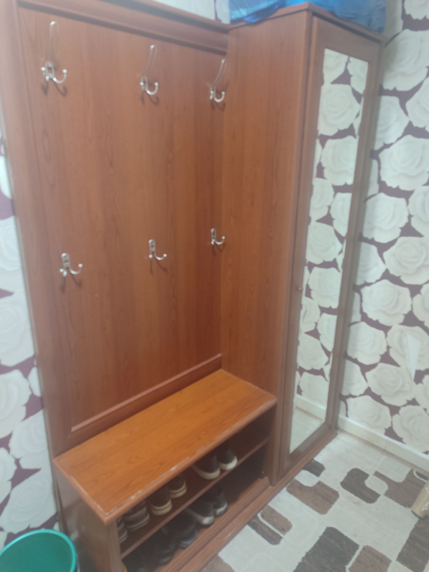 Продам прихожку со шкафом