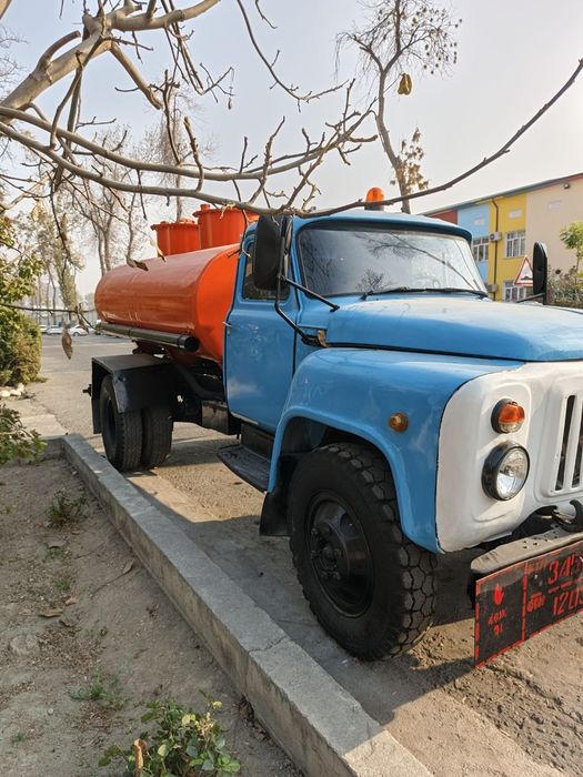 Бинзавоз сотилади мотор каробка яхши балонлари  80%90 йил 1990