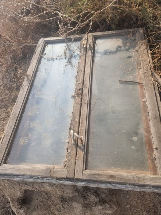 Окно деревянный отдам.