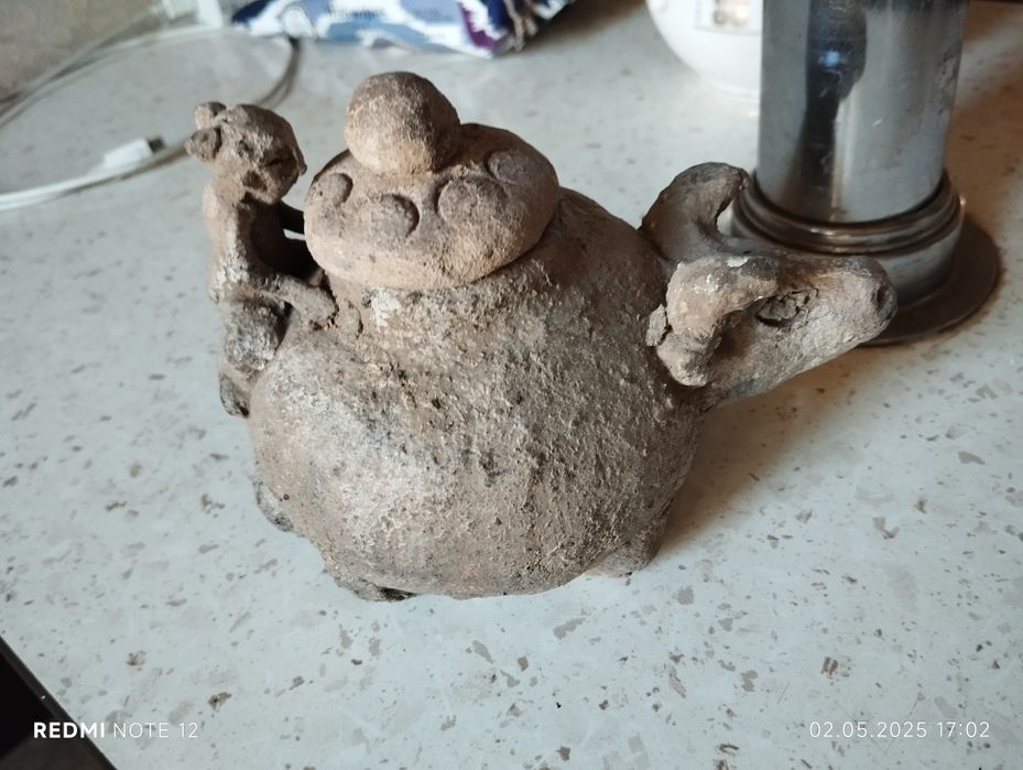 Старые горшочки.