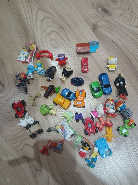 Лот от различни играчки