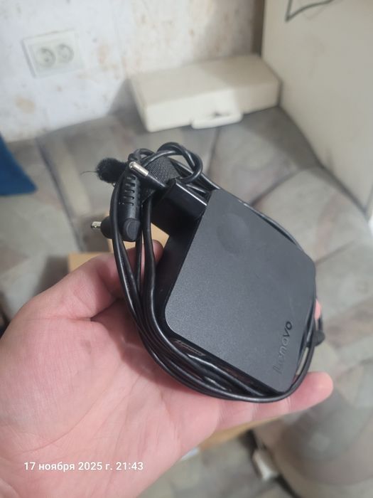 Зарядки для ноутбуков разные