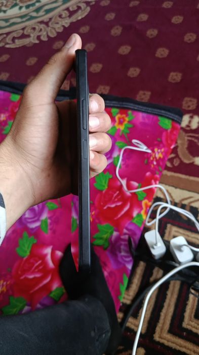 Redmi A3 xolati yaxshi 128ga 6 xotira