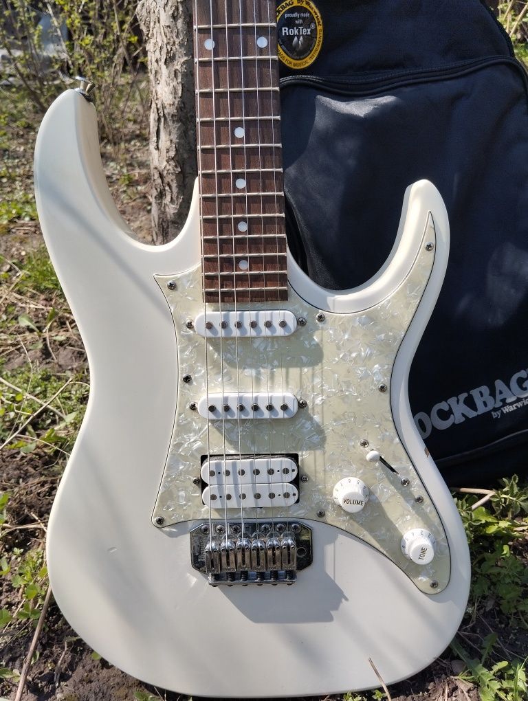 Электрогитара Ibanez + комбик fender, чехол,