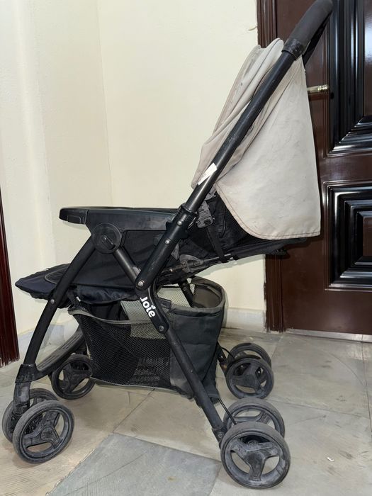 Прогулочная детская коляска