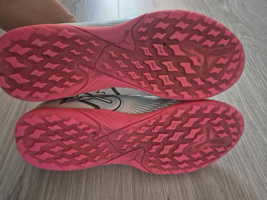 Ghete fotbal sintetic nr 36 Puma