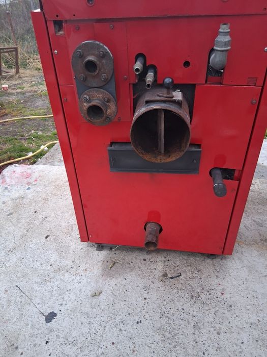 Vând centrala pe lemne