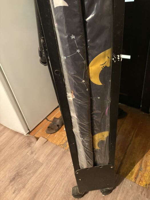 Раскладушку с матрасом на колесах