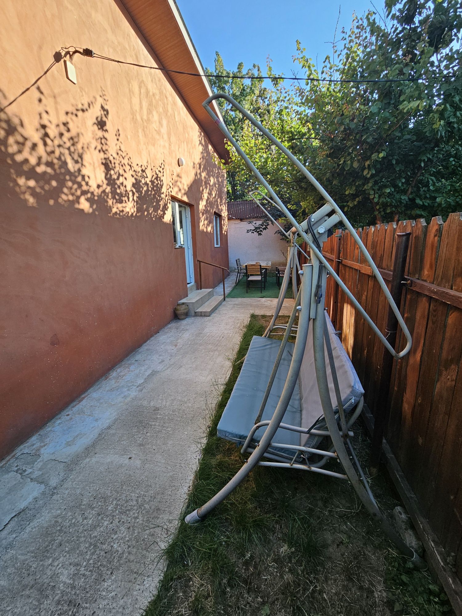 Casa cu doua camere de inchiriat
