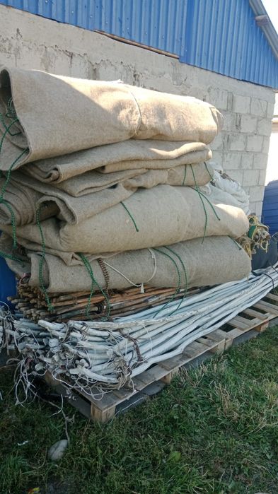 Ағаш қазақ үй киізімен