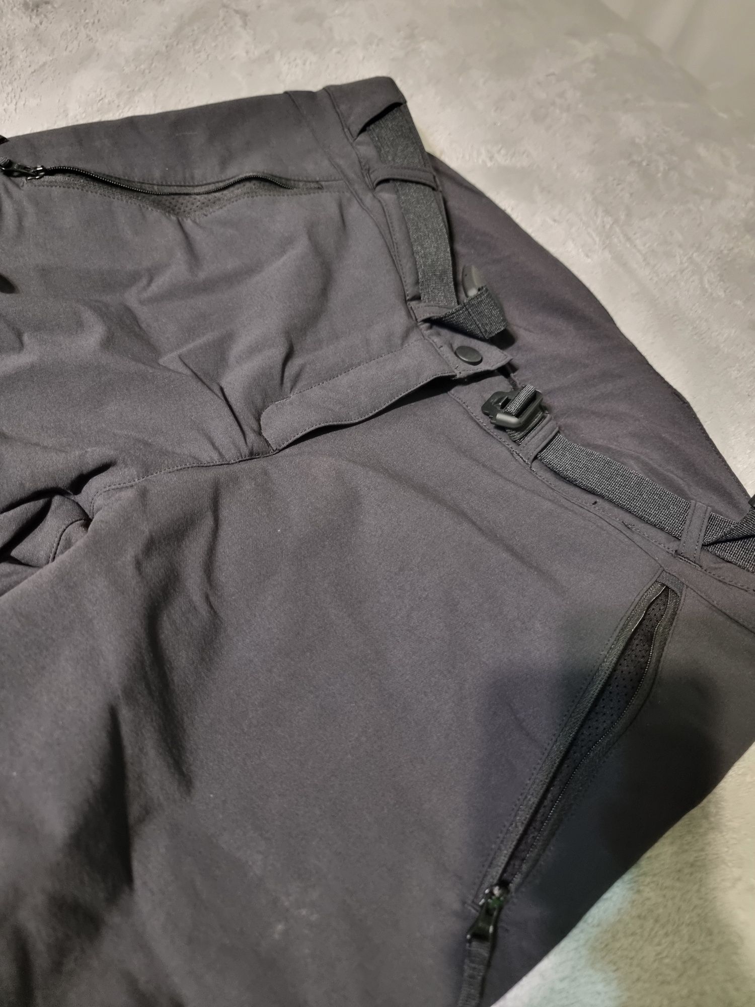 Pantaloni drumeție Decathlon (merg si la ski)